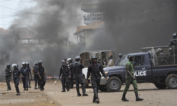 几内亚总统府附近发生激烈枪战，至少2人中枪，总统孔戴未受伤